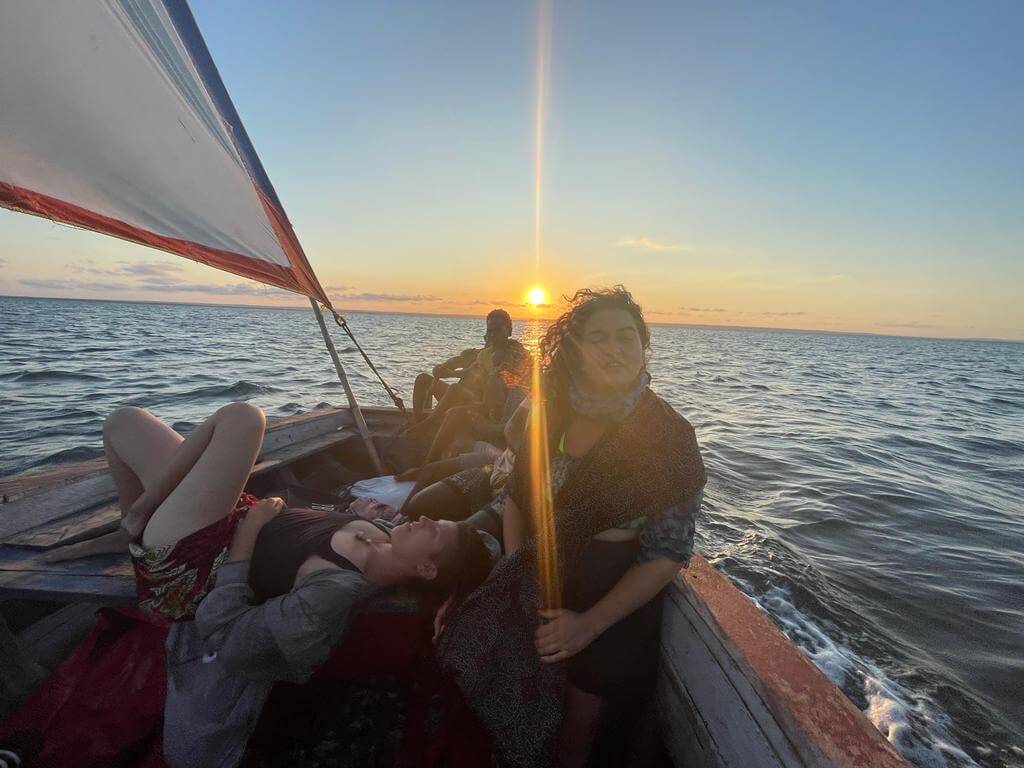 The_global_entity_traveling_slowly_with_dhow